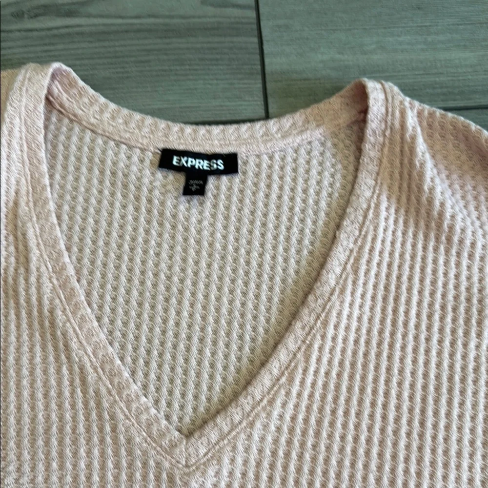 Express Pink V-Neck Ribbed Top - Picture 3 of 3